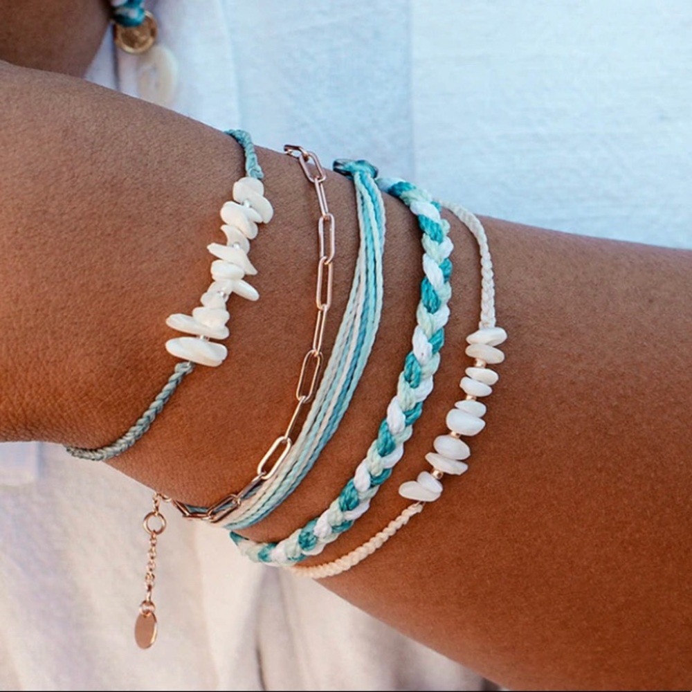 Brand New - MOTHER OF PEARL SHELL CHIP BRACELET